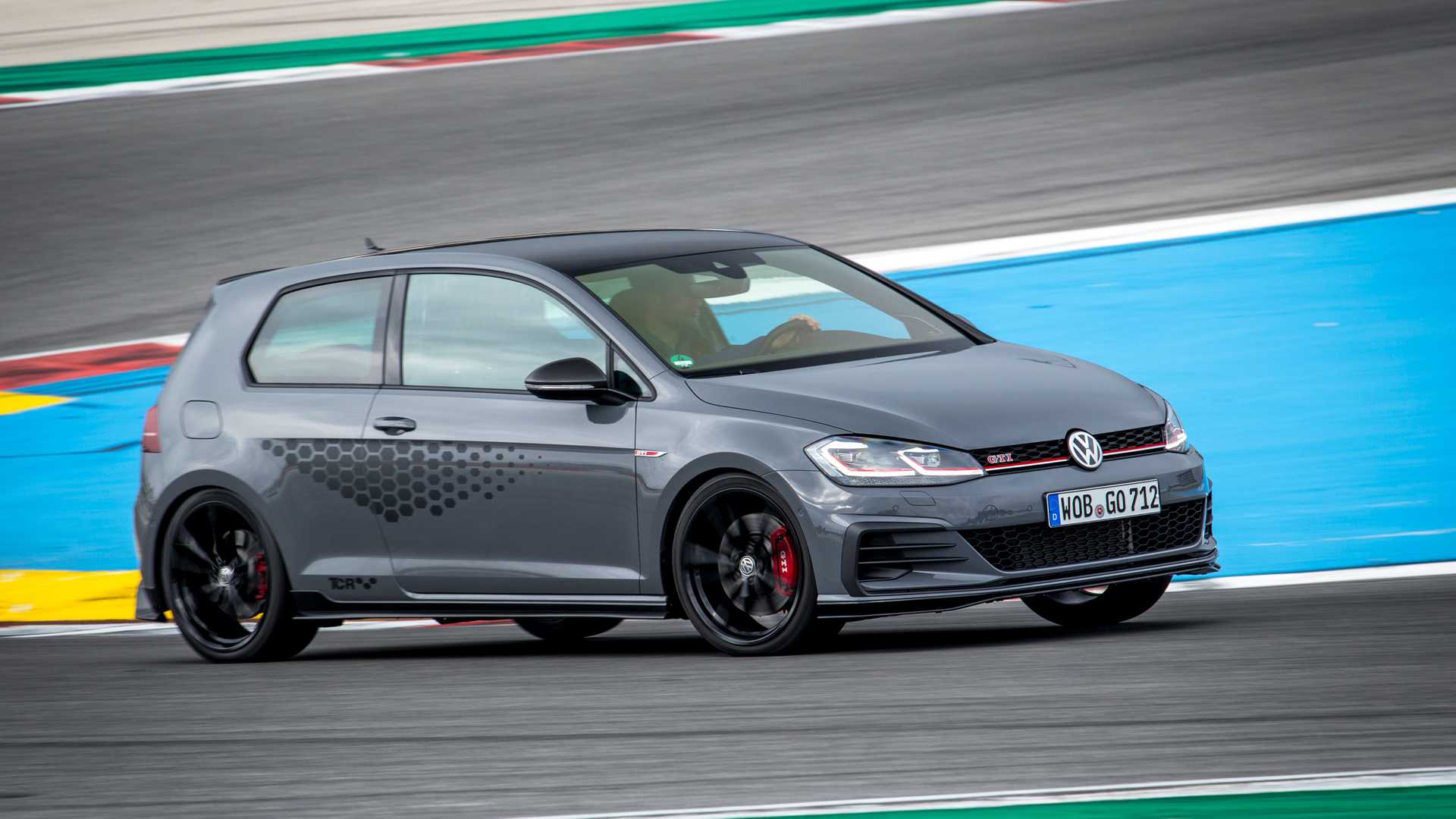 volkswagen_golf_gti_tcr_2019_2