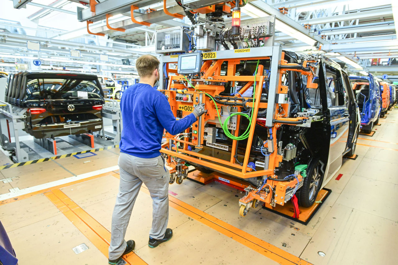 Volkswagen comienza la producción automatizada y digitalizada del nuevo Multivan