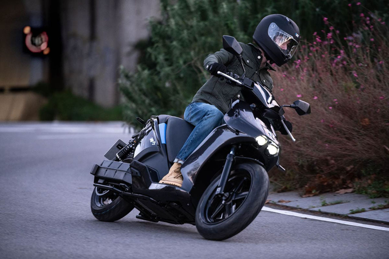 Nueva Ray 7.7: la moto que quieres es eléctrica