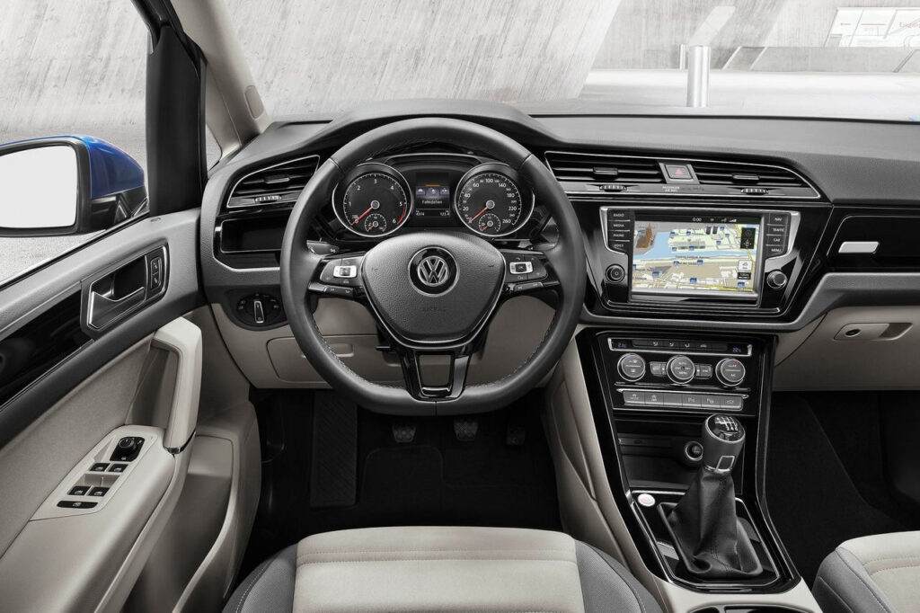 El Volkswagen Touran cumple 20 años y lo celebra con un derroche de tecnología