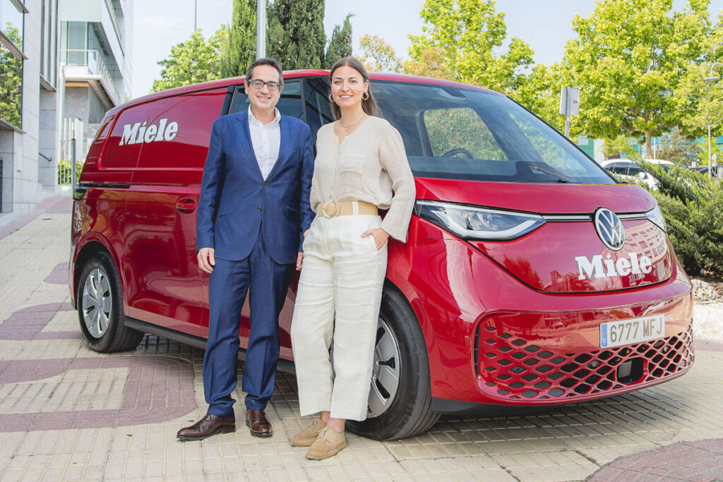 Volkswagen Vehículos Comerciales entrega el primer ID. Buzz Cargo de la nueva flota de Miele España