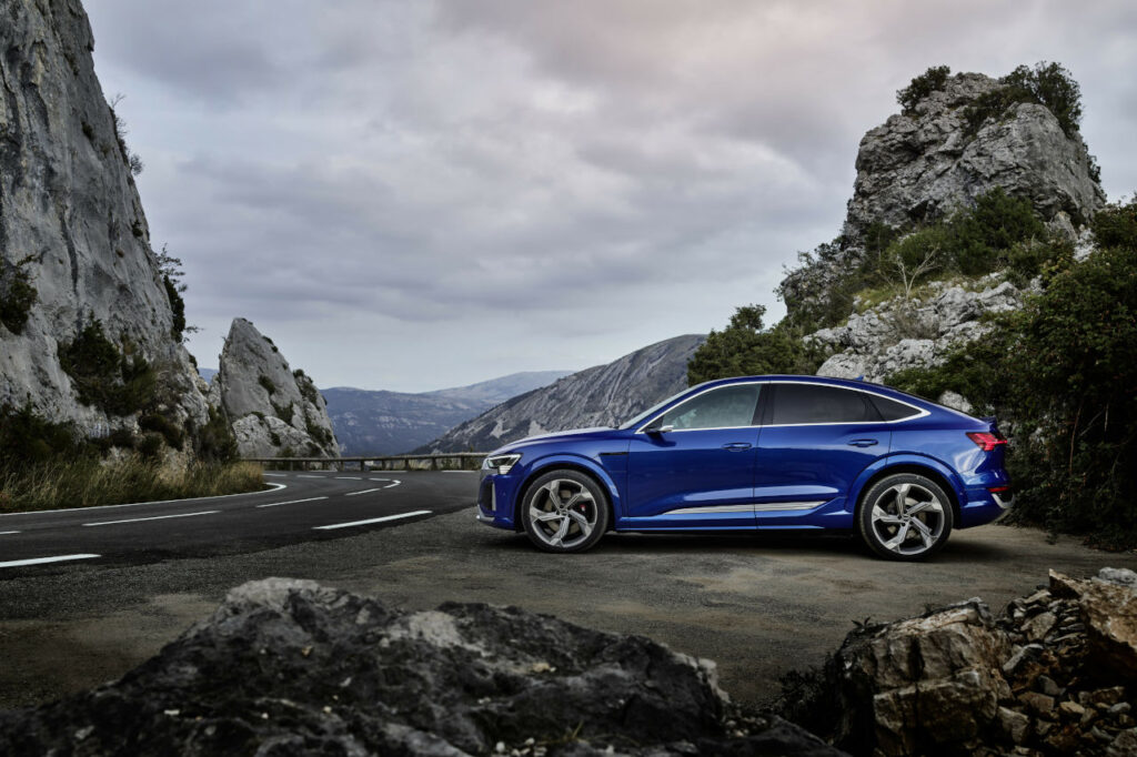 Audi lanza los nuevos SUV de lujo SQ8 e-tron y SQ8 Sportback e-tron