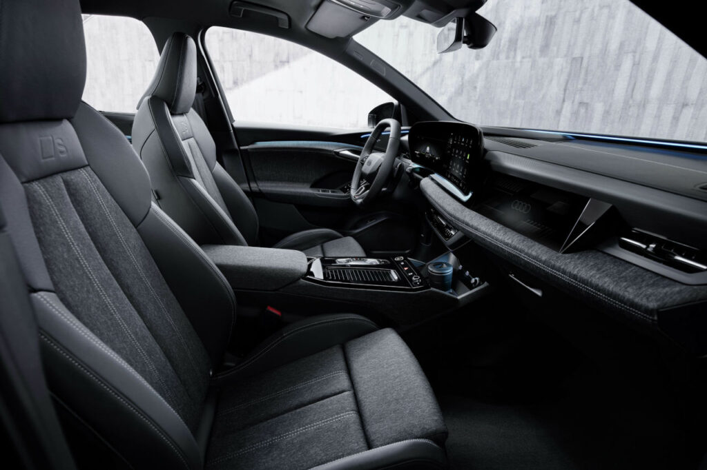 El Audi Q6 e-tron revoluciona el interior del habitáculo con tecnología, confort y sostenibilidad