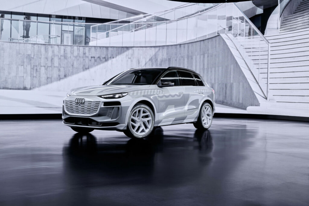 El Audi Q6 e-tron revoluciona el interior del habitáculo con tecnología, confort y sostenibilidad