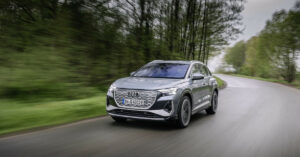 El Audi Q4 e-tron se renueva con más potencia, autonomía y tecnologías de seguridad