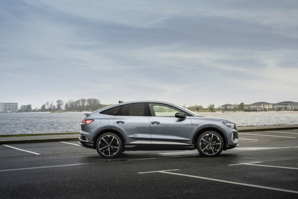 El Audi Q4 e-tron se renueva con más potencia, autonomía y tecnologías de seguridad