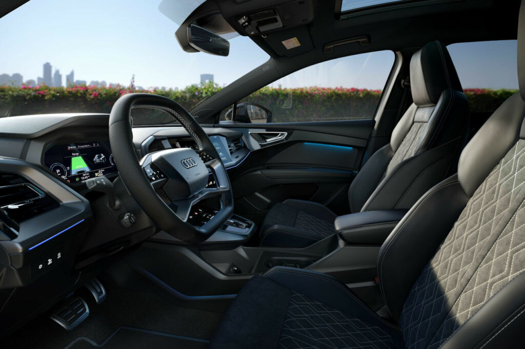 El Audi Q4 e-tron se renueva con más potencia, autonomía y tecnologías de seguridad