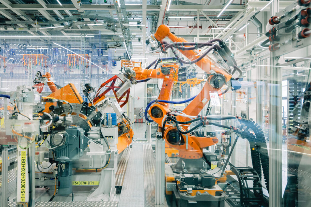 Audi revoluciona la fabricación automotriz con la primera producción controlada virtualmente del mundo